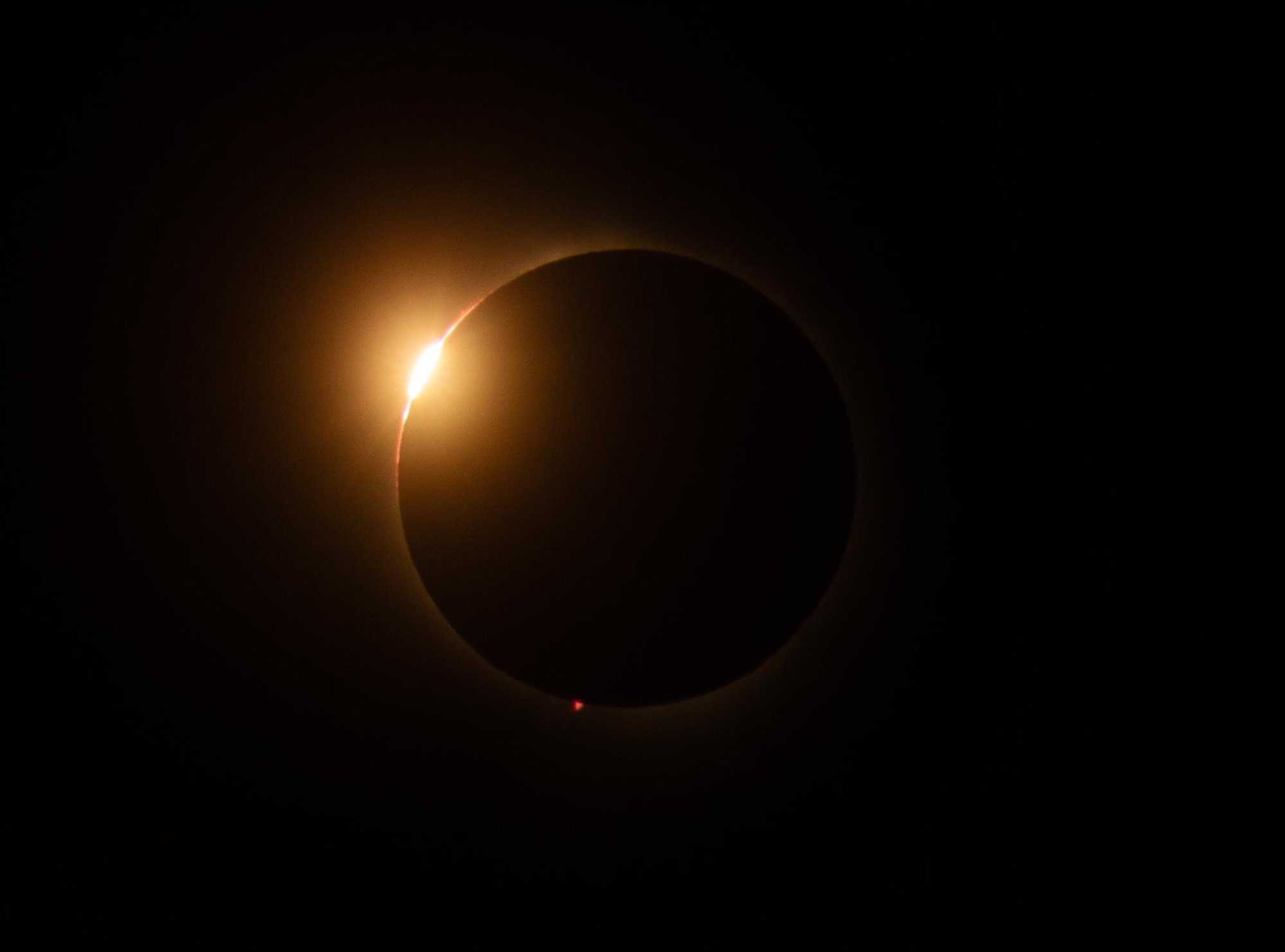 Diamond ring — onset of totality